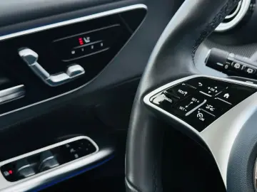 MERCEDES-BENZ GLC 220 d 4M AVANTGARDE  AHK  LED  Nav…