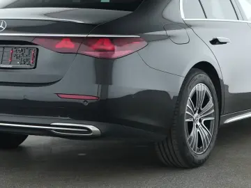 MERCEDES-BENZ E 220 d Exclusive Premium Pano Softclo…