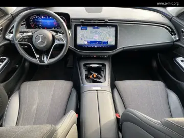 MERCEDES-BENZ E 220 d Avantgarde  AHK DISTRONIC Lenk…