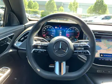 MERCEDES-BENZ E 200 AMG AMBIENTE DISTRO NIGHTP. MBUX…
