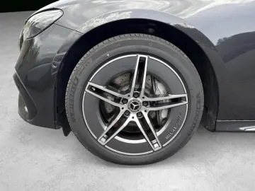MERCEDES-BENZ E 300 de AMG Superscreen Hands-Free