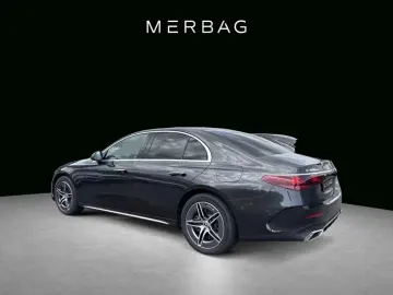 MERCEDES-BENZ E 300 de AMG Superscreen Hands-Free