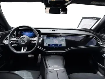 MERCEDES-BENZ E 300 de AMG Superscreen Hands-Free