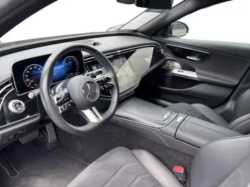 MERCEDES-BENZ E 300 de AMG Superscreen Hands-Free