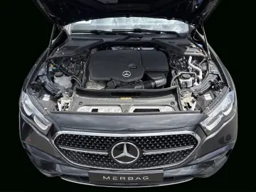 MERCEDES-BENZ E 300 de AMG Superscreen Hands-Free