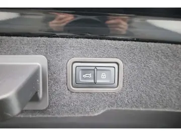 AUDI A8 60 TFSI e qu. lang Massage HUD Allr.Lenk 360