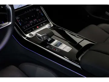 AUDI A8 60 TFSI e qu. S line P-Dach Massage B&O