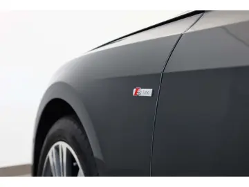 AUDI A8 60 TFSI e qu. S line P-Dach Massage B&O