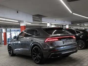Audi Q8 50 TDI quattro S line Head Up Matrix AHK 23''