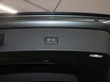 Audi Q8 50 TDI quattro S line Head Up Matrix AHK 23''