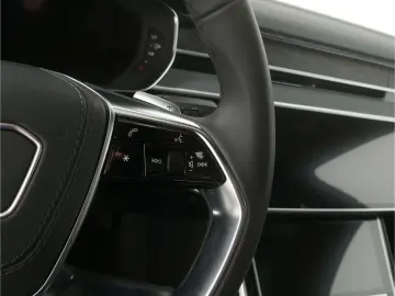 AUDI A8 60 TFSI e qu. P-Dach Matrix B&O Luft NAV HUD