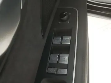 AUDI A8 60 TFSI e qu. P-Dach Matrix B&O Luft NAV HUD