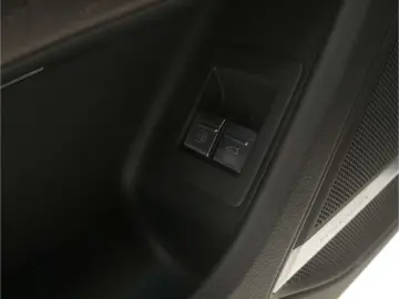 AUDI A8 60 TFSI e qu. P-Dach Matrix B&O Luft NAV HUD