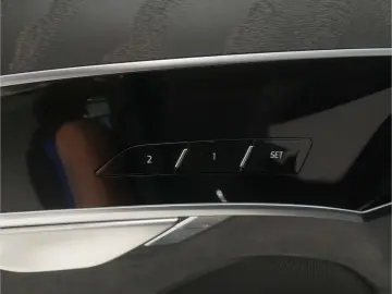 AUDI A8 60 TFSI e qu. P-Dach Matrix B&O Luft NAV HUD