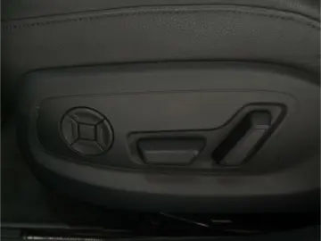 AUDI A8 60 TFSI e qu. P-Dach Matrix B&O Luft NAV HUD