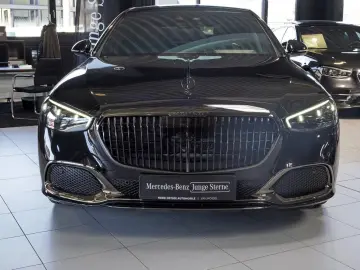 Mercedes-Maybach S 680 4MATIC Night Series   V12 • 612 CP