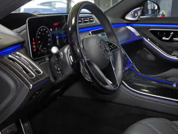 Mercedes-Maybach S 680 4MATIC Night Series   V12 • 612 CP