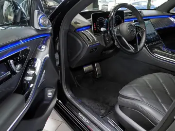 Mercedes-Maybach S 680 4MATIC Night Series   V12 • 612 CP