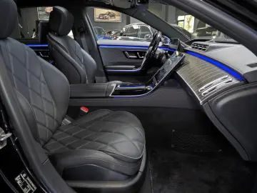 Mercedes-Maybach S 680 4MATIC Night Series   V12 • 612 CP
