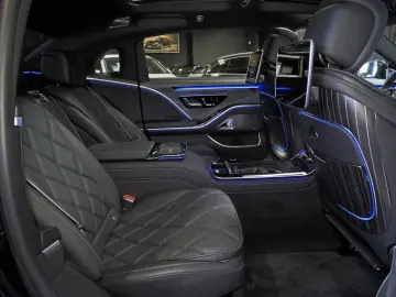 Mercedes-Maybach S 680 4MATIC Night Series   V12 • 612 CP