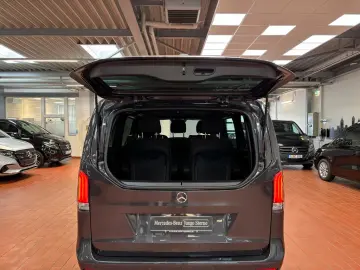 Mercedes-Benz V 300 d 4MATIC Long 7 LOCURI • MULTIBEAM