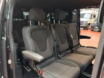 Mercedes-Benz V 300 d 4MATIC Long 7 LOCURI • MULTIBEAM