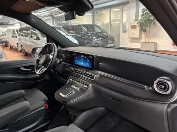 Mercedes-Benz V 300 d 4MATIC Long 7 LOCURI • MULTIBEAM