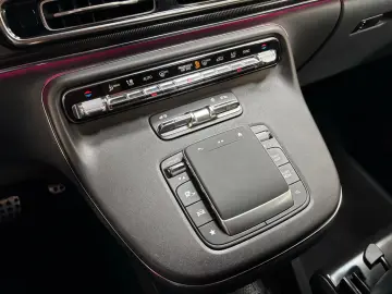 Mercedes-Benz V 300 d 4MATIC Long 7 LOCURI • MULTIBEAM
