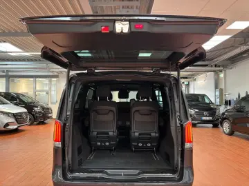 Mercedes-Benz V 300 d 4MATIC Long 7 LOCURI • MULTIBEAM