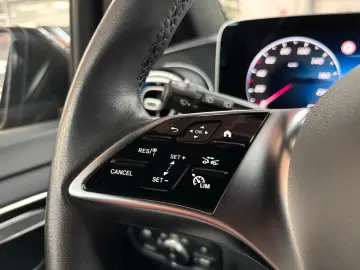 Mercedes-Benz V 300 d 4MATIC Long 7 LOCURI • MULTIBEAM