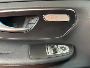 Mercedes-Benz V 300 d 4MATIC Long 7 LOCURI • MULTIBEAM