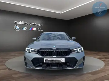 BMW 330 i xDrive Touring M-Sport DriveAssist Prof