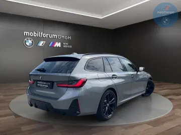 BMW 330 i xDrive Touring M-Sport DriveAssist Prof