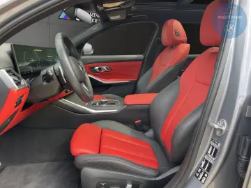 BMW 330 i xDrive Touring M-Sport DriveAssist Prof