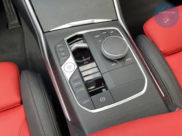 BMW 330 i xDrive Touring M-Sport DriveAssist Prof