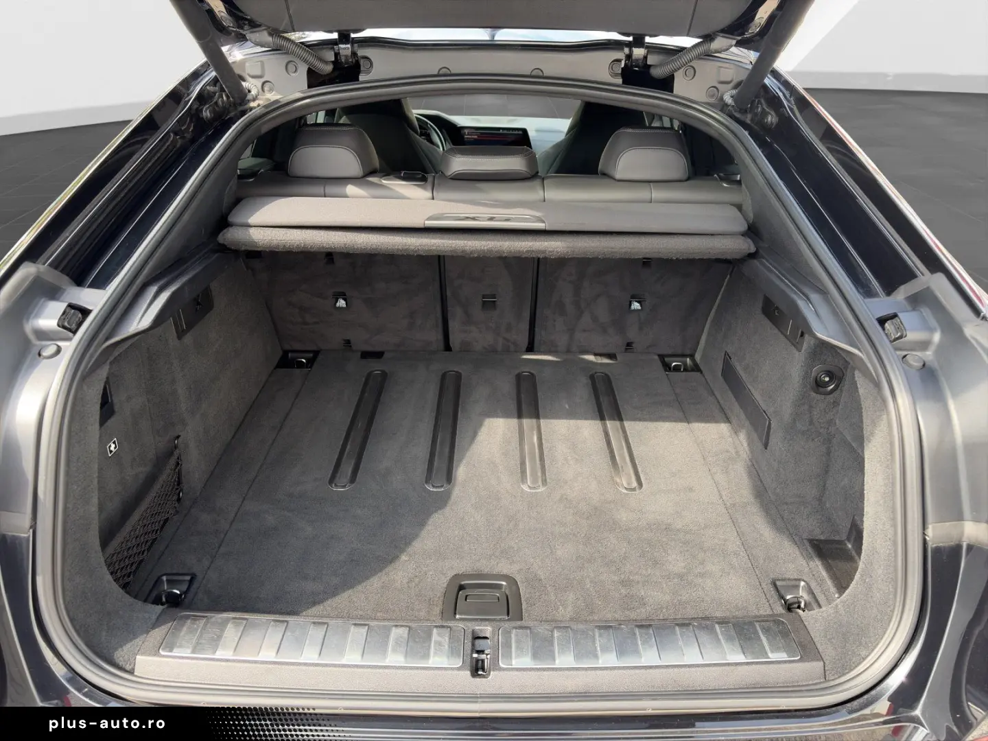 BMW X6 xDrive40d   M Sport  IconicGlow  UPE 125.230
