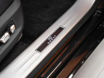ROLLS ROYCE Ghost Black Badge BLACK ORANGE