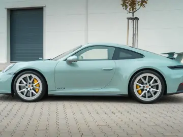 PORSCHE 911 Carrera 4 GTS T-Hybrid PCCB Aerokit BOSE