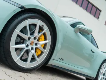 PORSCHE 911 Carrera 4 GTS T-Hybrid PCCB Aerokit BOSE