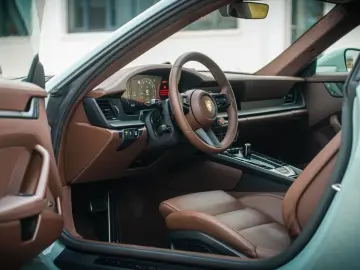 PORSCHE 911 Carrera 4 GTS T-Hybrid PCCB Aerokit BOSE