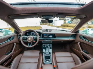PORSCHE 911 Carrera 4 GTS T-Hybrid PCCB Aerokit BOSE