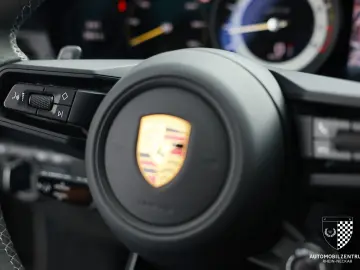 PORSCHE 911 GT3 MatrixLED 18Wege Lift BOSE Garantie09.28