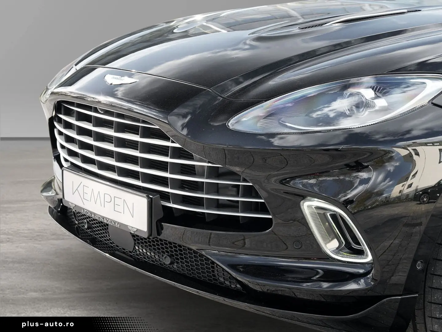 ASTON MARTIN DBX 550 Jet Black   Onyx Black