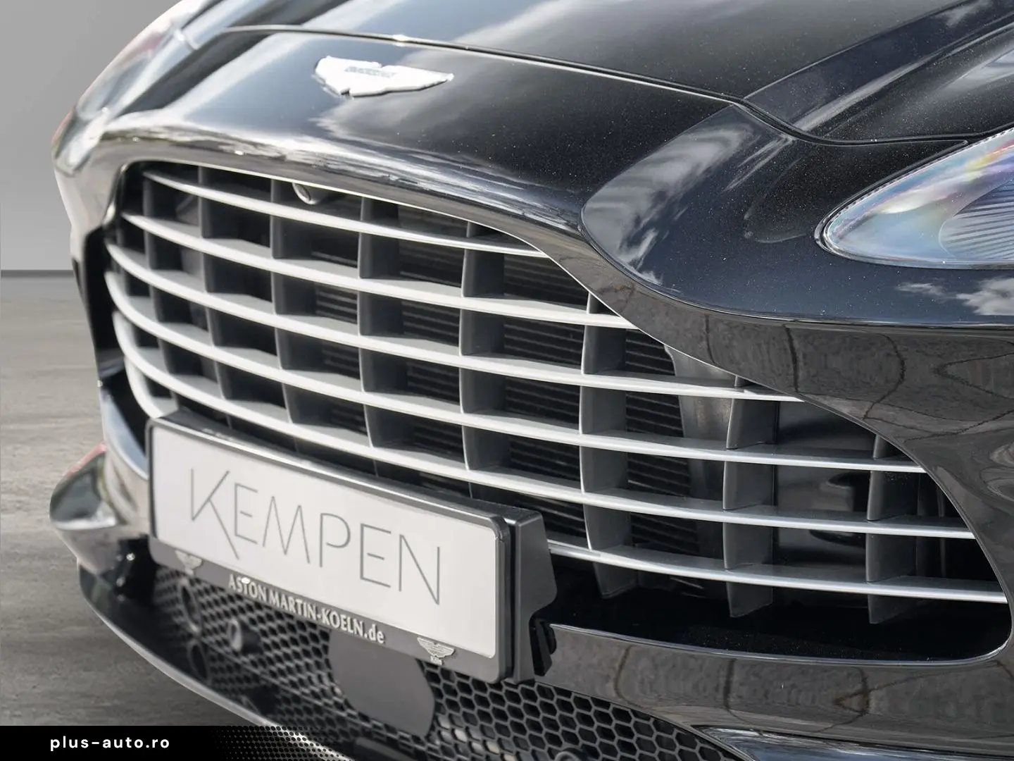 ASTON MARTIN DBX 550 Jet Black   Onyx Black