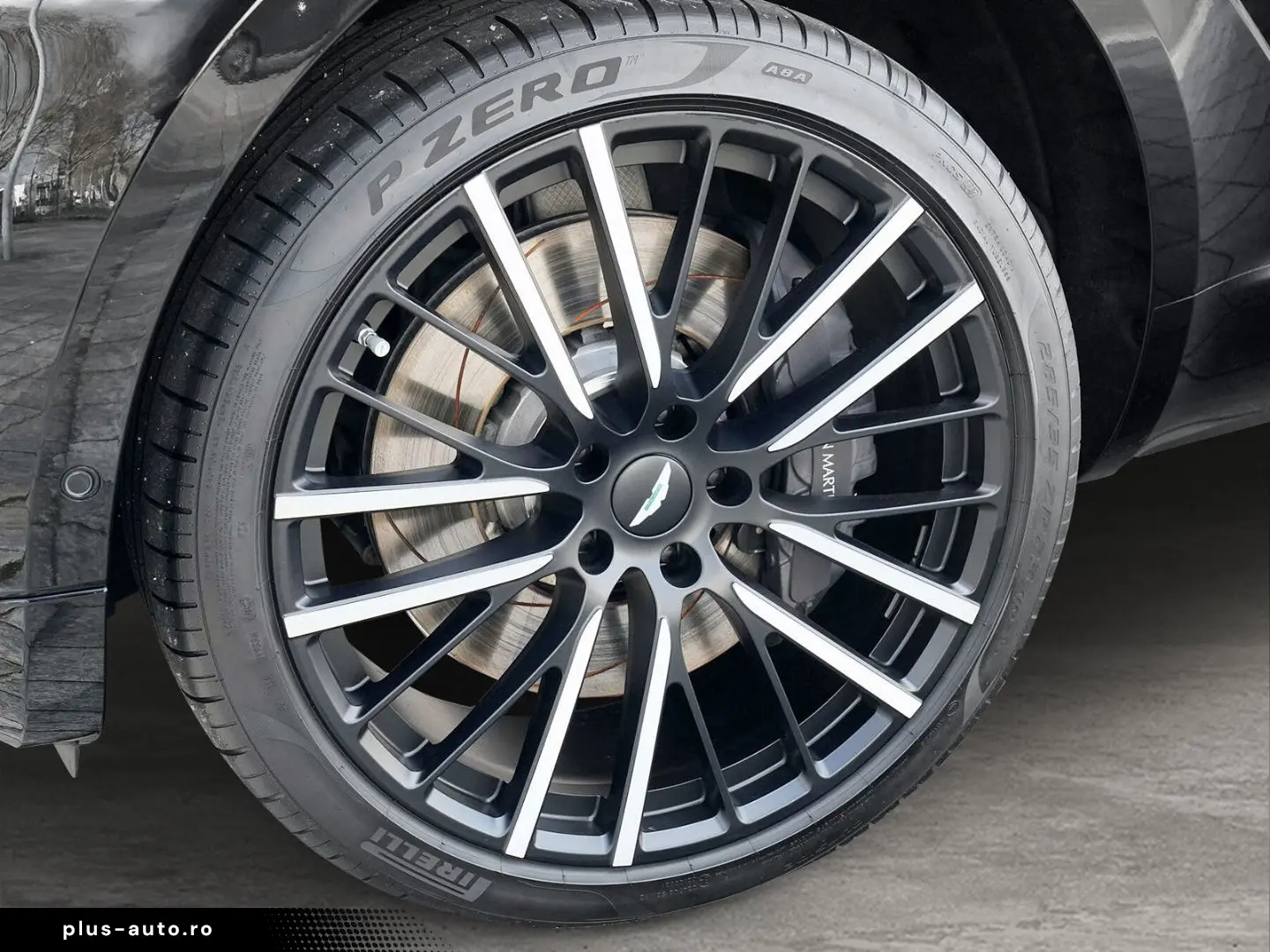 ASTON MARTIN DBX 550 Jet Black   Onyx Black