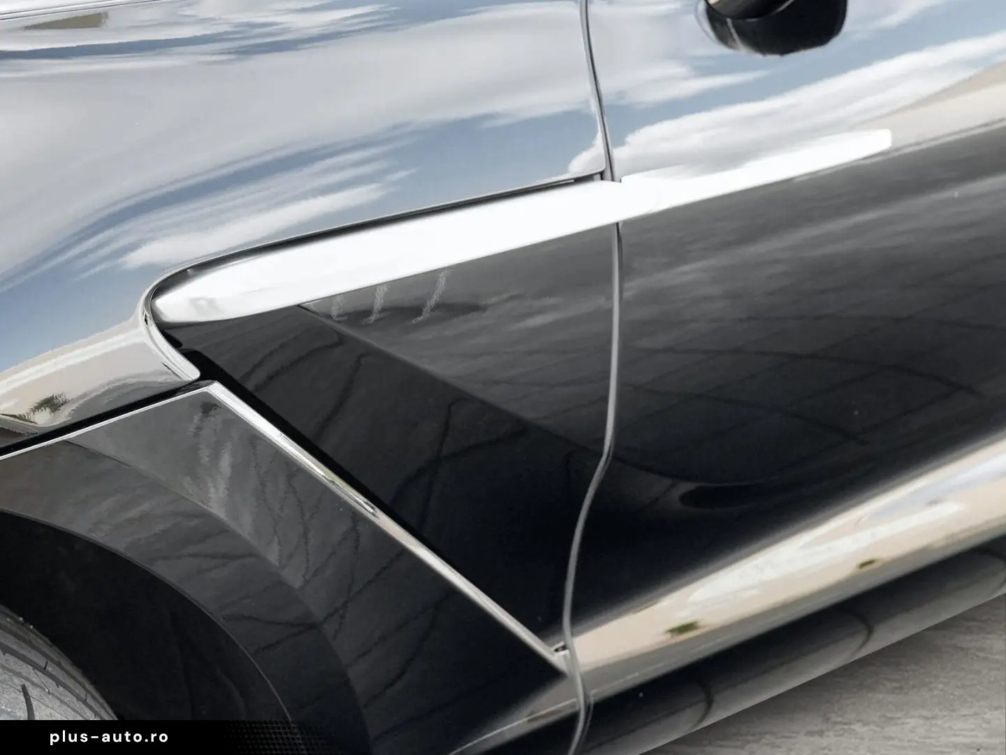 ASTON MARTIN DBX 550 Jet Black   Onyx Black