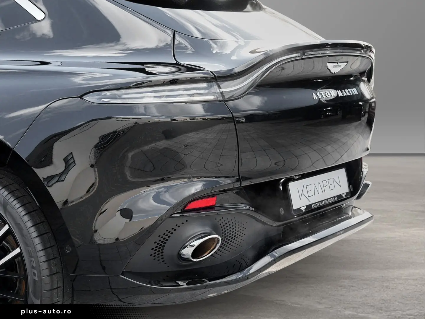 ASTON MARTIN DBX 550 Jet Black   Onyx Black