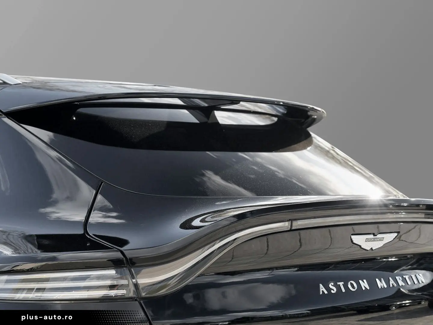 ASTON MARTIN DBX 550 Jet Black   Onyx Black