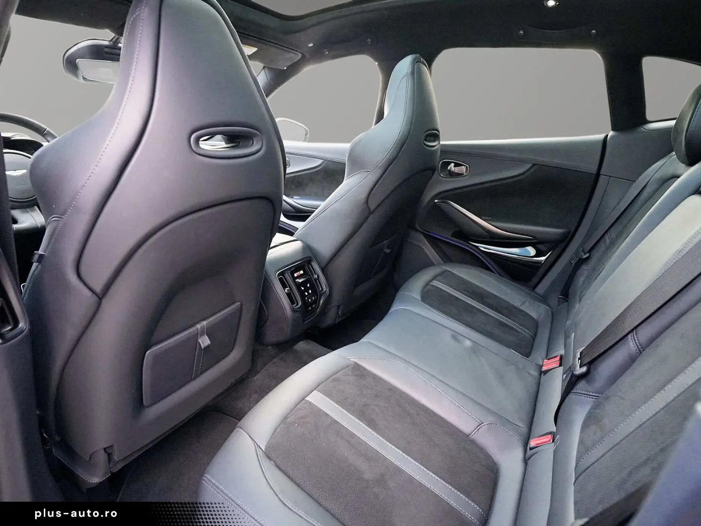 ASTON MARTIN DBX 550 Jet Black   Onyx Black