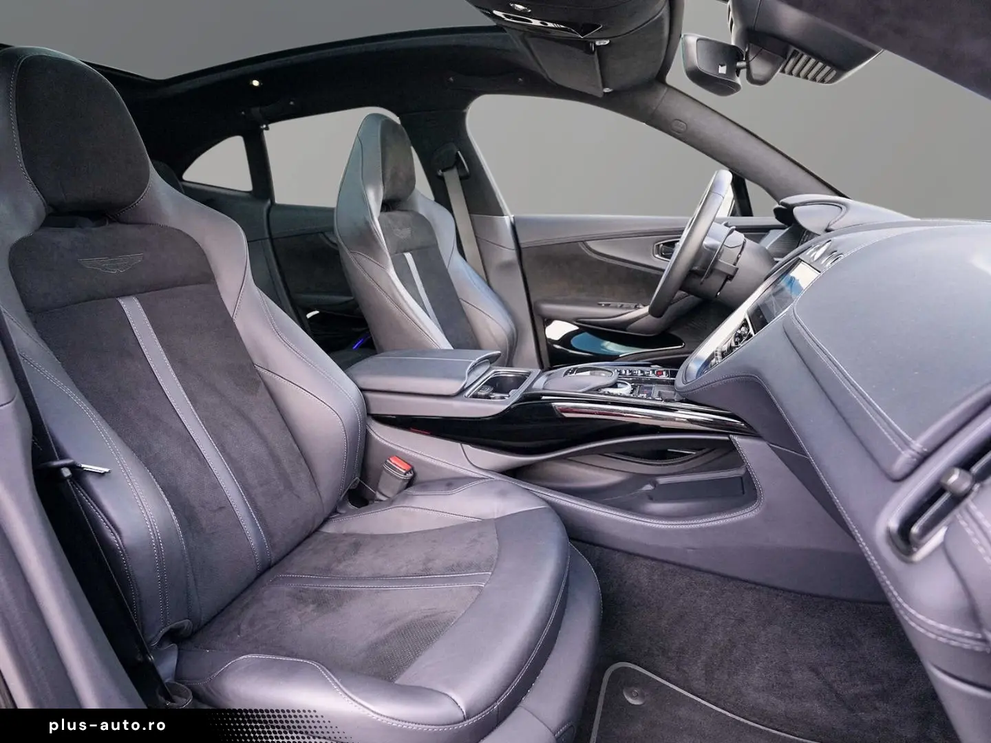 ASTON MARTIN DBX 550 Jet Black   Onyx Black